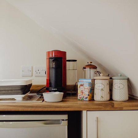Betty'S Loft Apartment Lisburn Bagian luar foto