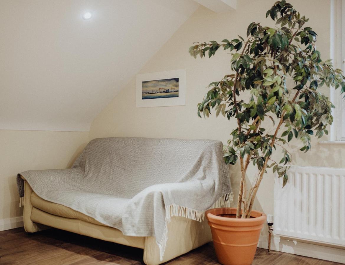 Betty'S Loft Apartment Lisburn Bagian luar foto