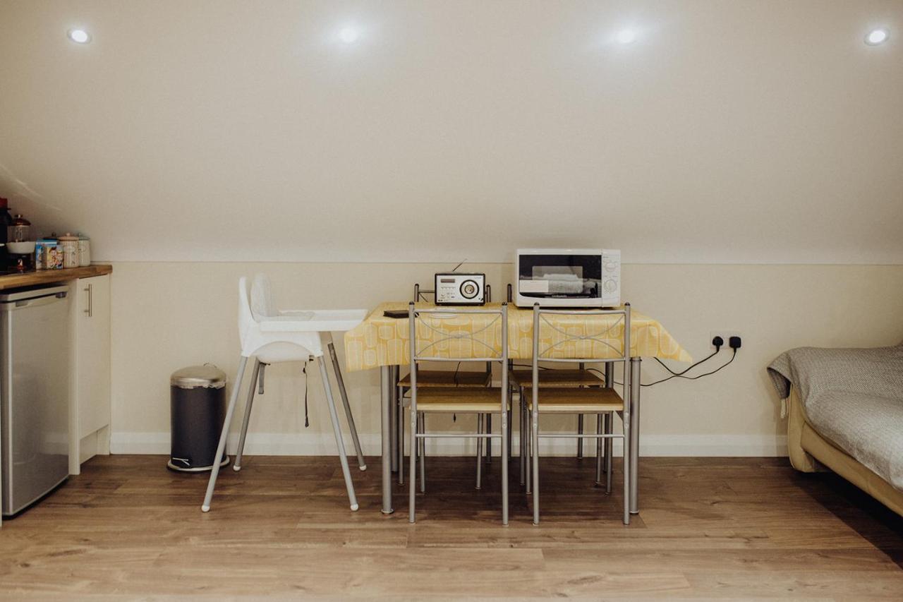 Betty'S Loft Apartment Lisburn Bagian luar foto