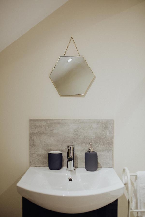 Betty'S Loft Apartment Lisburn Bagian luar foto