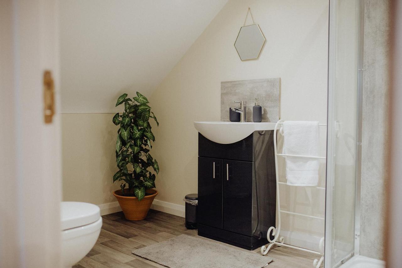 Betty'S Loft Apartment Lisburn Bagian luar foto